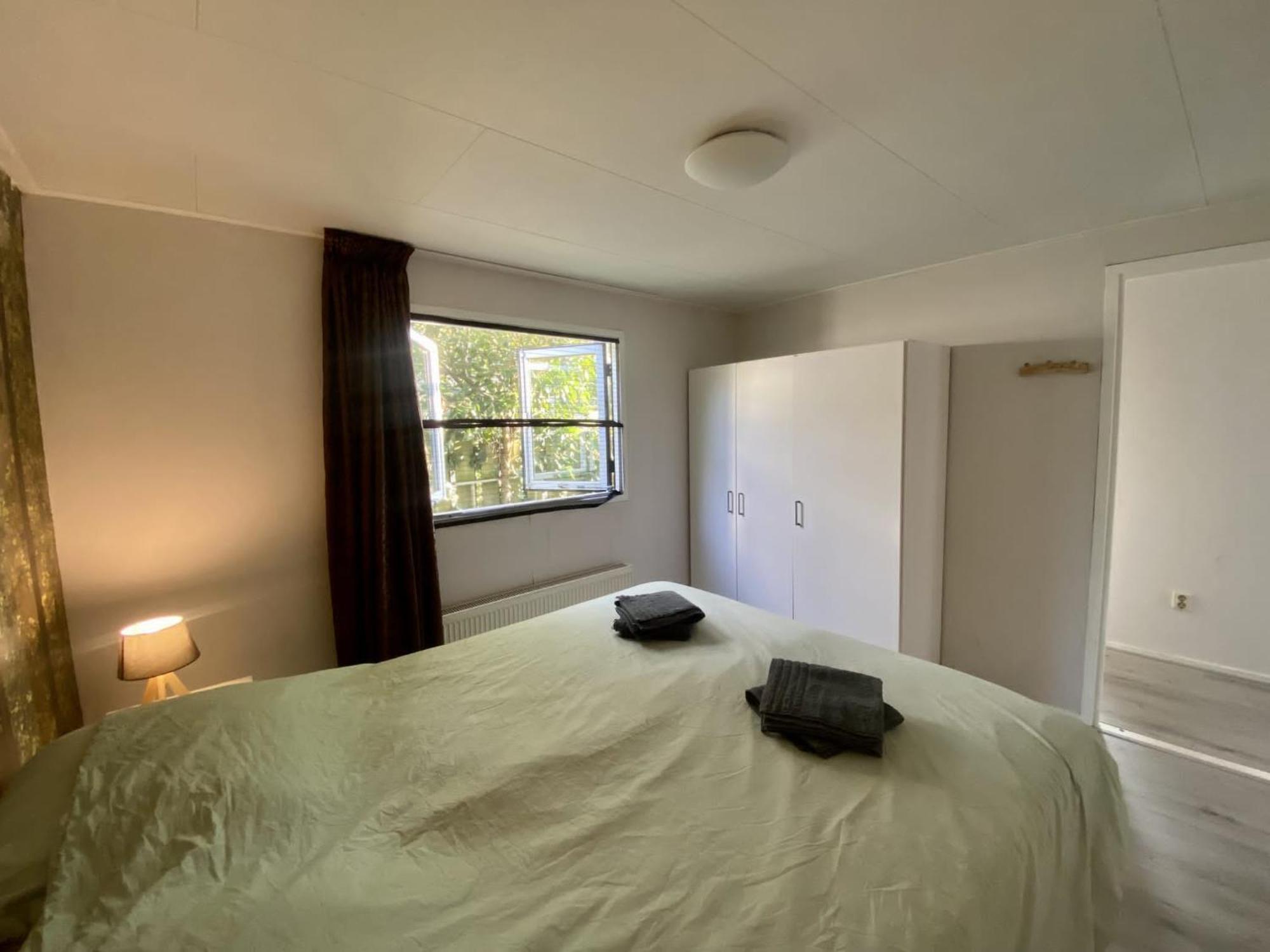 Veluwe Vakanties: Chalet Retreat with Private Sauna in National Park Putten Exterior photo